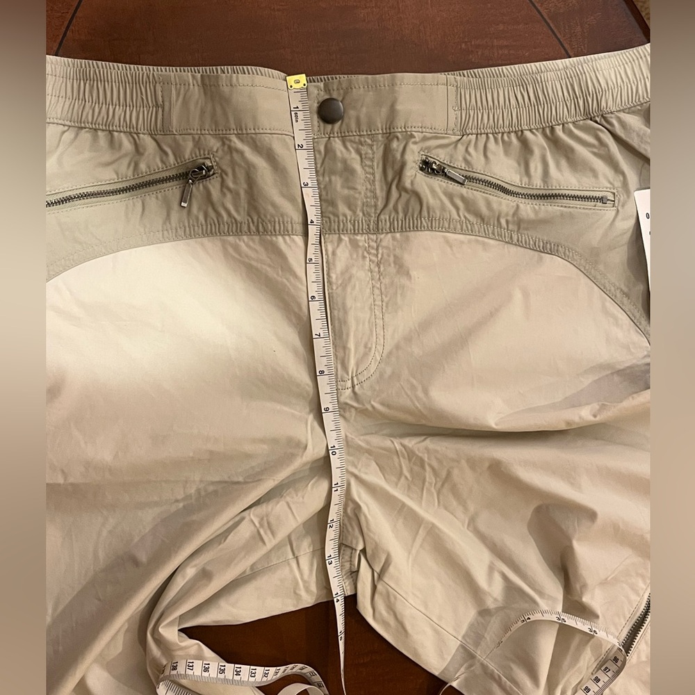 Urban Outfitters windbreaker wide leg pants, elastic waist. Green & ivory. XXL - Picture 13 of 16